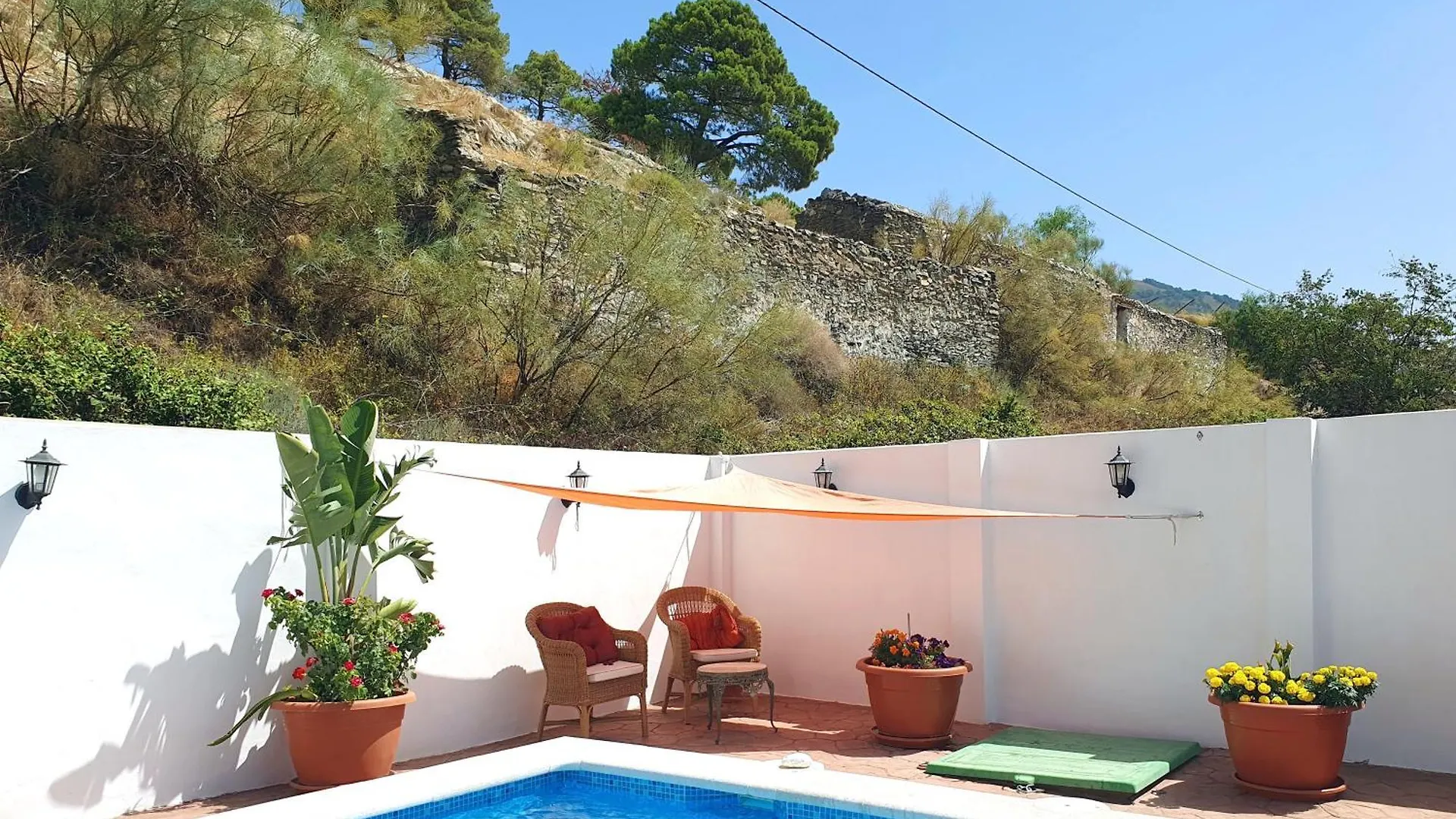 En-Suite Bedroom With Private Entrance At Casa Sofija Sedella Alloggio in famiglia